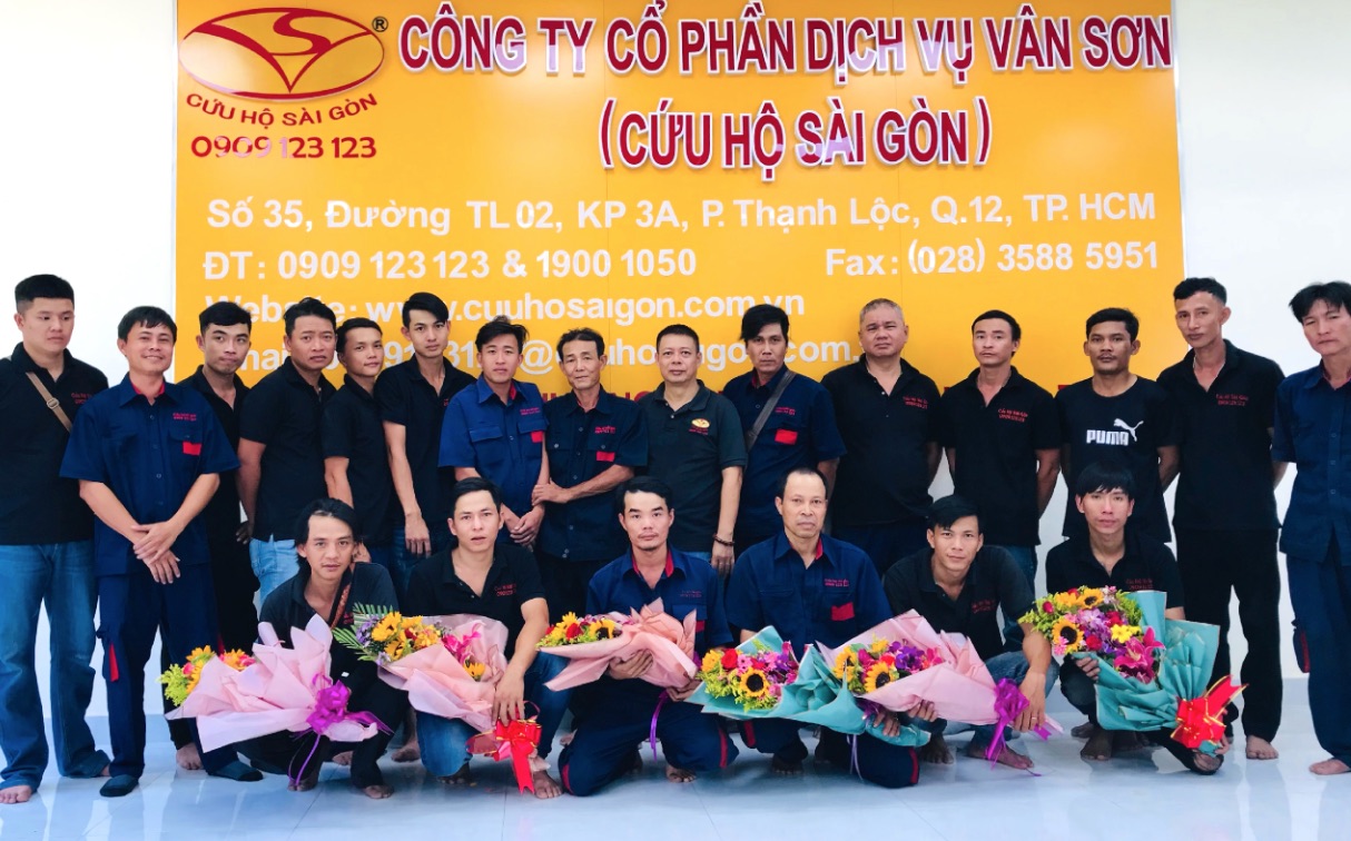 Toàn thể nhân viên Công Ty CPDV Vân Sơn - Cứu Hộ Sài Gòn 