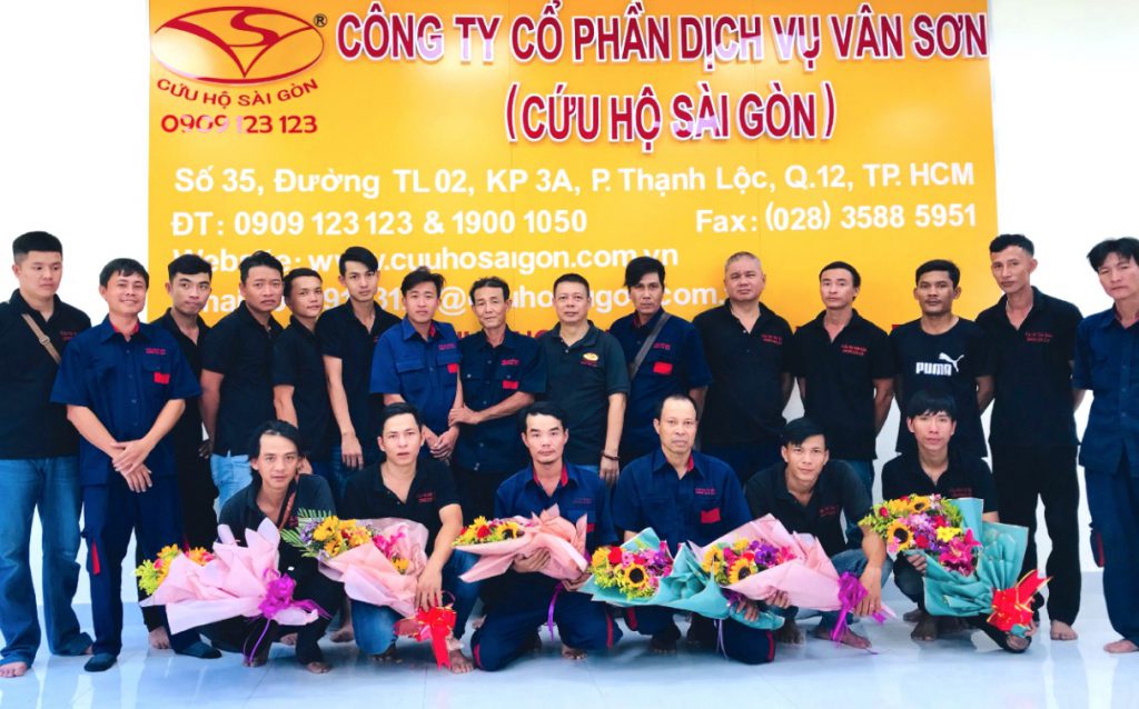 Toàn thể nhân viên Công Ty CPDV Vân Sơn