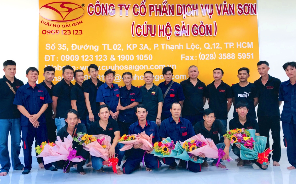 Nhân Viên Công Ty CPDV Vân Sơn ( Cứu Hộ Sài Gòn )